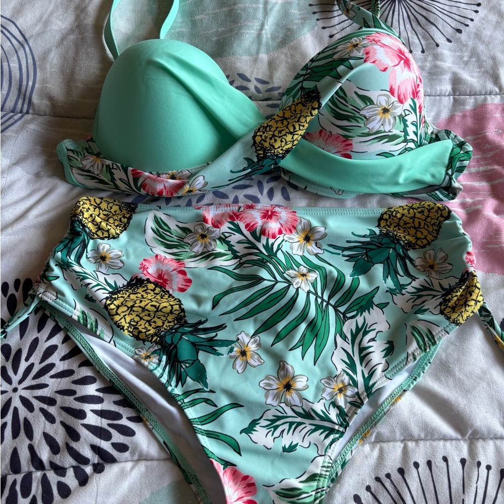 SHEIN Green and Yellow Bikini Set with Tropical Flair